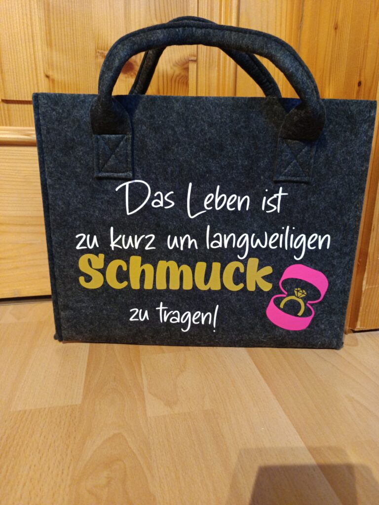 Maße: 35x20x28cm / ab 20€